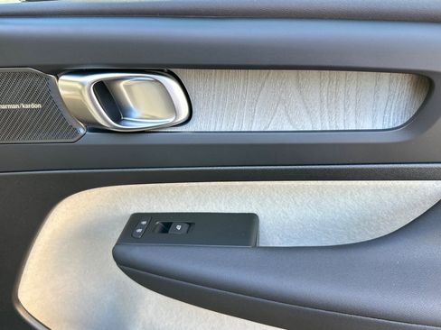 New 2026 Volvo XC40 B5 Ultra w/ Climate Package AWD/4WD image 18