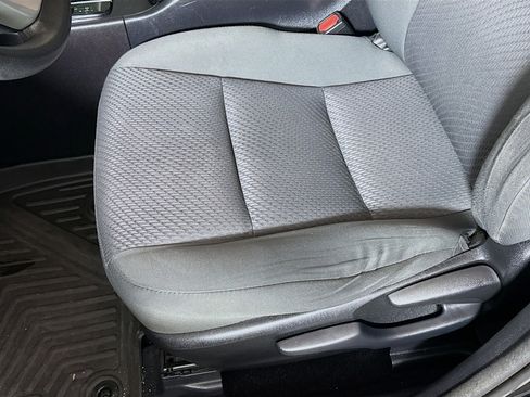 Used 2018 Toyota Highlander LE image 19