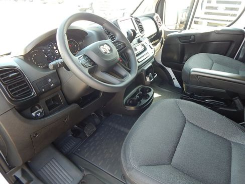 Used 2025 RAM ProMaster 2500 w/ U-Haul Equipment Group FWD image 18