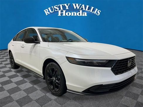 New 2025 Honda Accord SE image 1