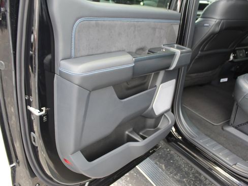 New 2025 Ford F250 Platinum image 17