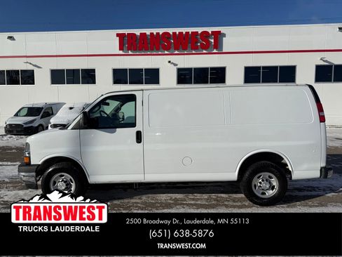 Used 2017 Chevrolet Express 3500 image 3