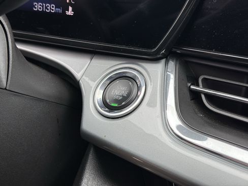 Used 2025 Chevrolet Trax LT FWD image 25