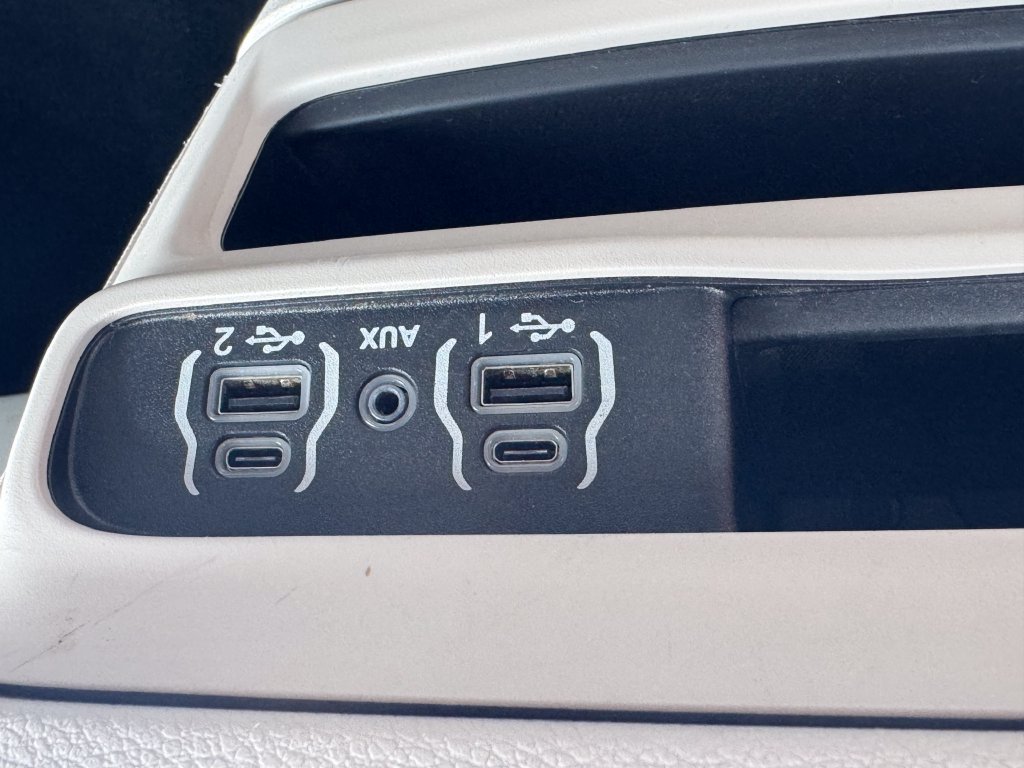Used 2024 Chrysler Pacifica Touring-L FWD image 25
