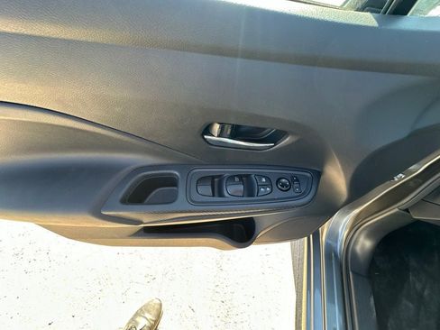 Used 2025 Nissan Versa SV FWD image 10