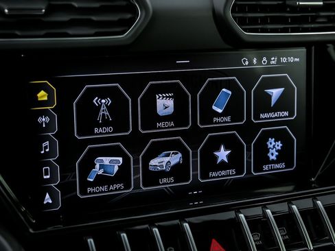 Used 2022 Lamborghini Urus AWD/4WD image 35