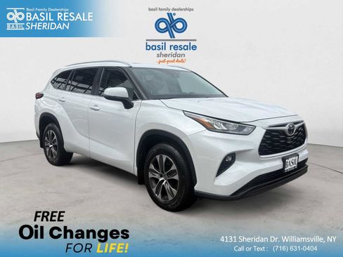 Used 2023 Toyota Highlander XLE AWD/4WD image 1