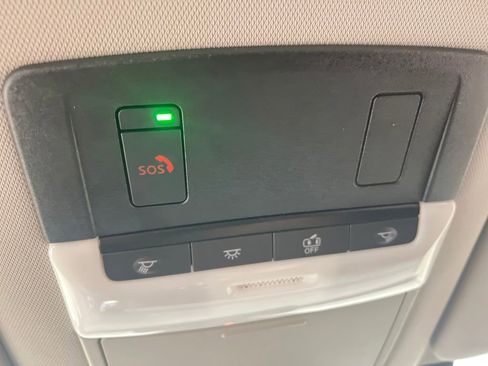 Used 2022 Nissan Pathfinder SV image 24