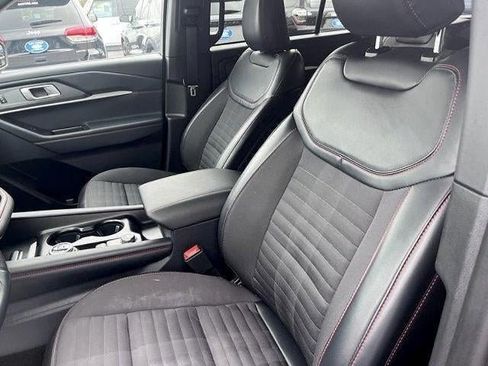 Used 2025 Ford Explorer ST-Line w/ ST-Line Street Pack AWD/4WD image 7