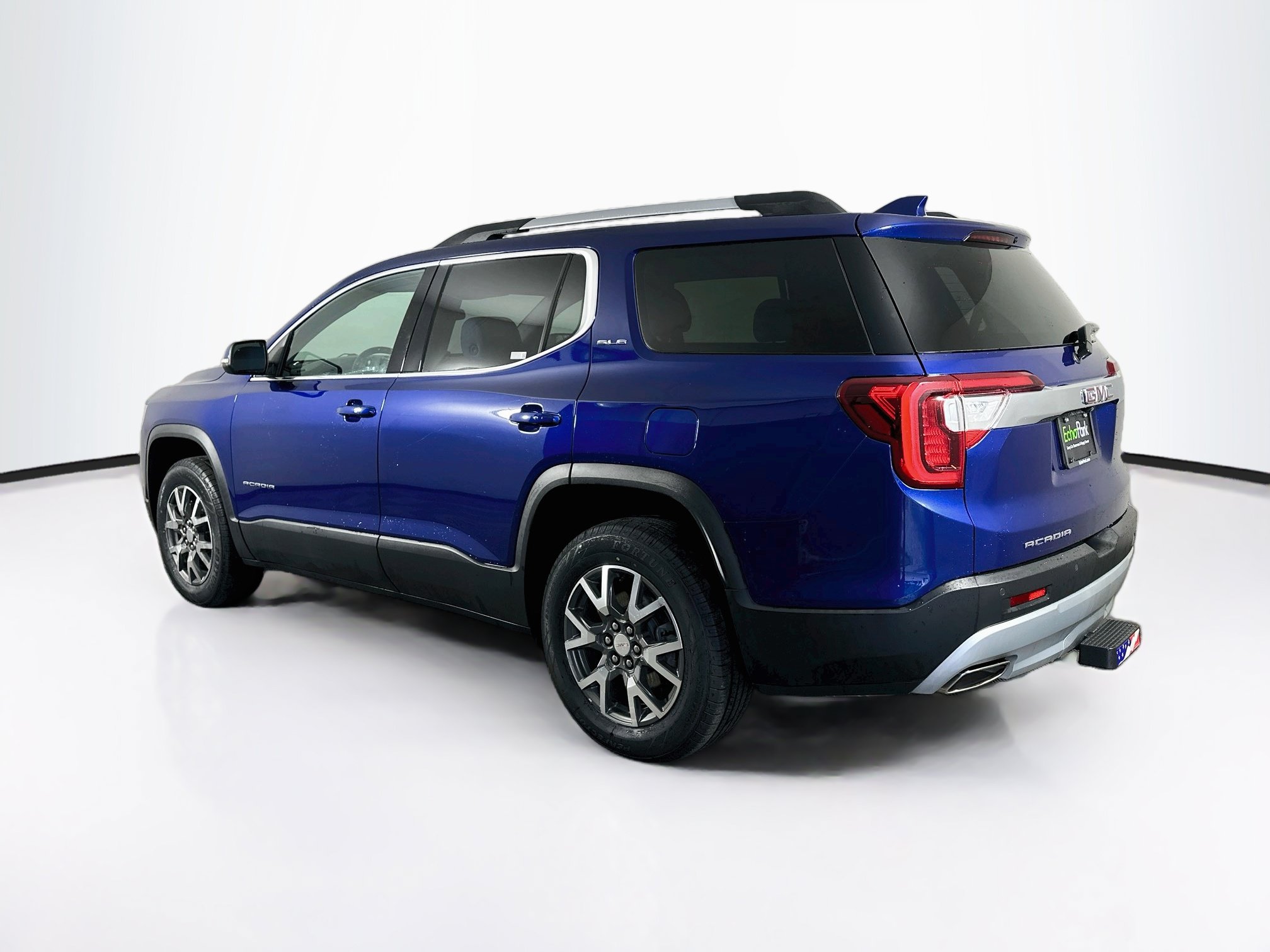 Used 2023 GMC Acadia SLE w/ Driver Convenience Package FWD image 5