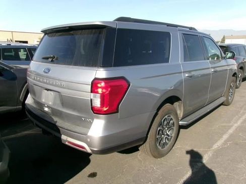 Used 2023 Ford Expedition Max XLT image 2