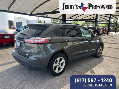Used 2020 Ford Edge SE FWD image 4
