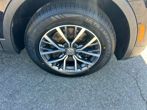 Used 2020 Volkswagen Tiguan SE w/ Panoramic Sunroof Package image 13
