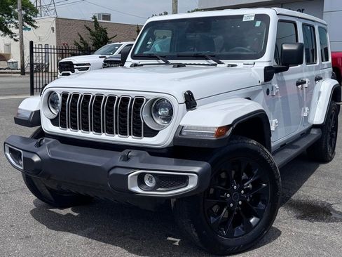 Certified 2025 Jeep Wrangler Unlimited Sahara AWD/4WD image 3