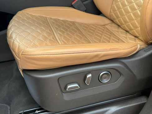 Certified 2023 Cadillac Escalade Premium Luxury w/ Performance Package AWD/4WD image 27