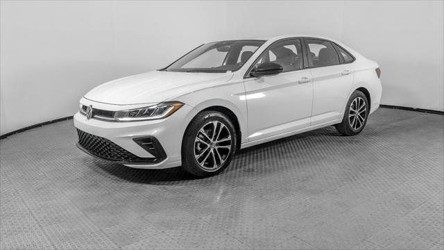 Used 2025 Volkswagen Jetta Sport FWD image 2