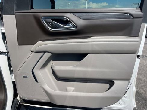 Used 2021 GMC Yukon XL SLT w/ SLT Luxury Plus Package image 13