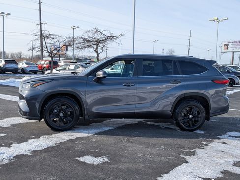 Certified 2023 Toyota Highlander XLE image 5