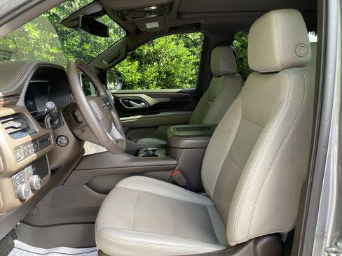 Used 2022 Chevrolet Tahoe Z71 w/ Luxury Package AWD/4WD image 16