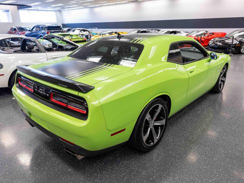 Used 2015 Dodge Challenger R/T RWD image 5