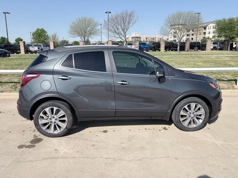 Used 2018 Buick Encore Preferred image 3