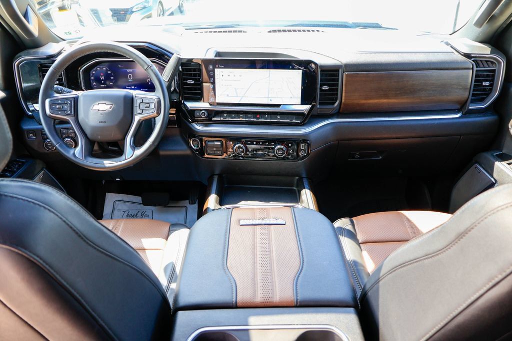 Used 2026 Chevrolet Silverado 2500 High Country w/ High Country Premium Package AWD/4WD image 6