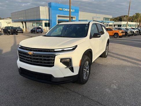 New 2026 Chevrolet Traverse LT FWD image 3