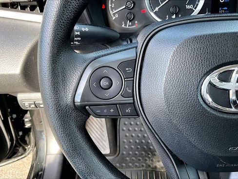 Used 2021 Toyota Corolla LE image 21
