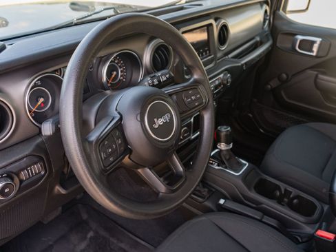 Used 2022 Jeep Wrangler Unlimited Sport AWD/4WD image 9