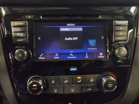 Used 2021 Nissan Rogue Sport S image 25