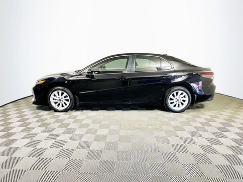 Used 2022 Toyota Camry LE image 5