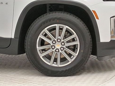 Used 2023 Chevrolet Traverse LT image 10
