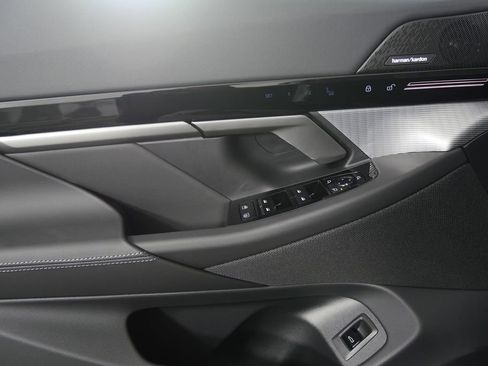 New 2026 BMW 530i w/ Executive Package image 9