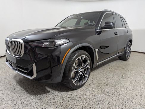 Used 2024 BMW X5 xDrive40i w/ Parking Assistance Package AWD/4WD image 3