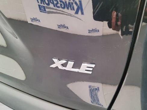 Used 2024 Toyota RAV4 XLE FWD image 39