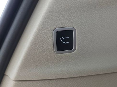 Certified 2022 Chrysler Pacifica Limited FWD image 19