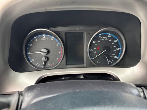 Used 2017 Toyota RAV4 XLE AWD/4WD image 27