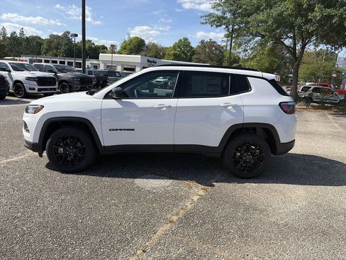 New 2026 Jeep Compass Latitude image 4