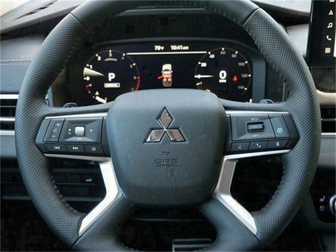 New 2025 Mitsubishi Outlander SEL image 8