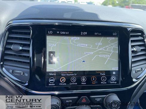 Used 2022 Jeep Grand Cherokee Laredo X image 14