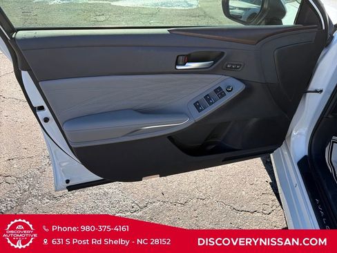 Used 2020 Toyota Avalon Limited w/ Advanced Safety Package image 11
