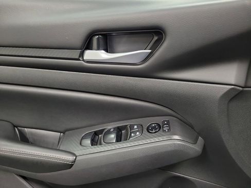 Used 2024 Nissan Altima 2.5 SV image 18