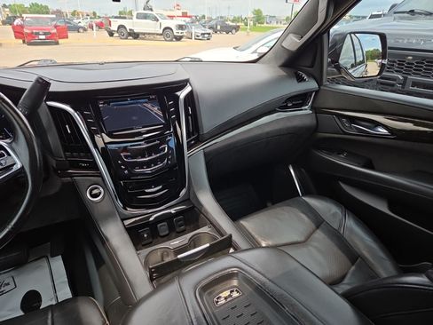 Used 2017 Cadillac Escalade Platinum AWD/4WD image 27
