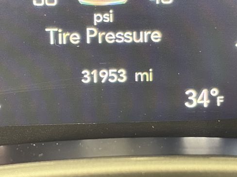 Used 2024 Chrysler Pacifica Touring-L image 5