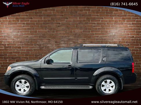 Used 2005 Nissan Pathfinder LE image 2