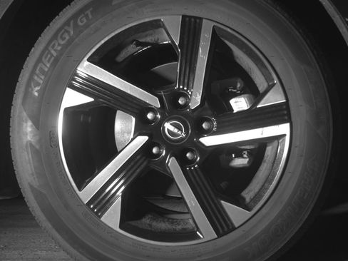 Used 2025 Nissan Sentra SV FWD image 13