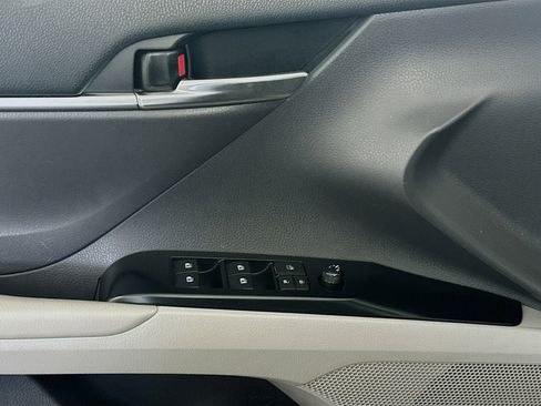 Used 2020 Toyota Camry LE w/ Convenience Package image 15