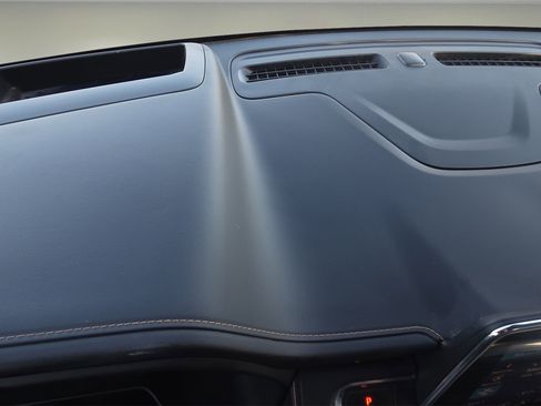 Used 2021 GMC Yukon XL AT4 w/ AT4 Premium Package image 9