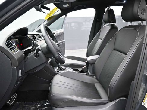Used 2022 Volkswagen Tiguan SE R-Line image 15