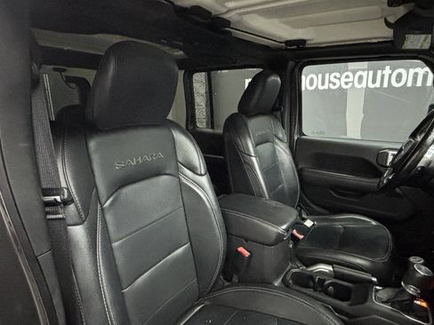 Used 2019 Jeep Wrangler Unlimited Sahara AWD/4WD image 39